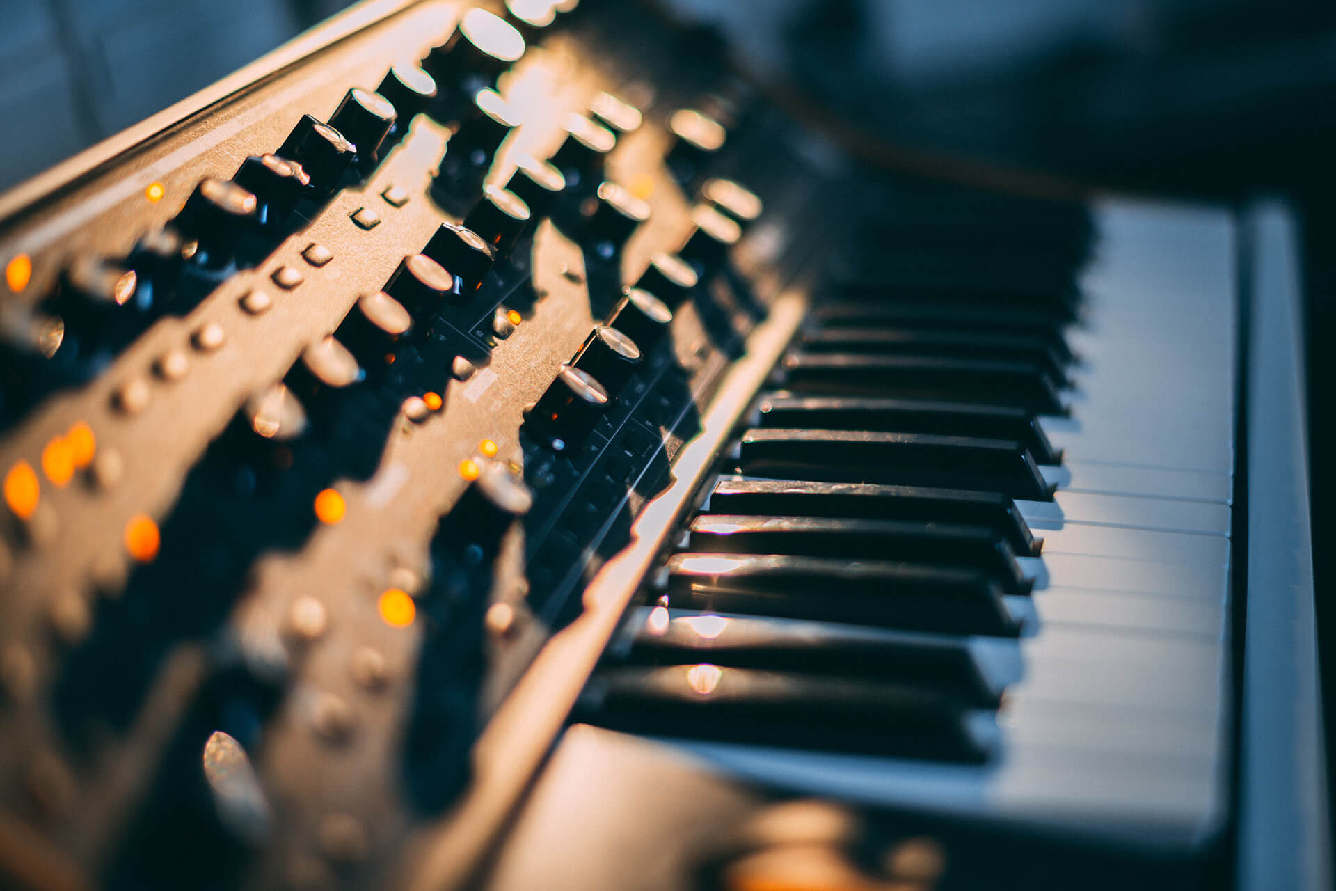 How to choose a piano lamp? 4 steps to consider in 2020 BenQ UK